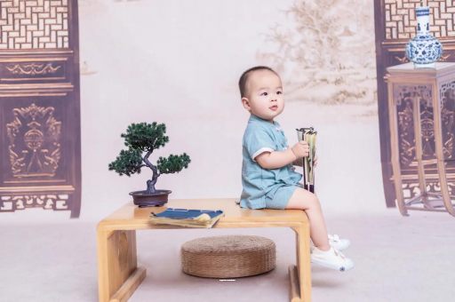渭南宝宝眼睛肿是什么原因